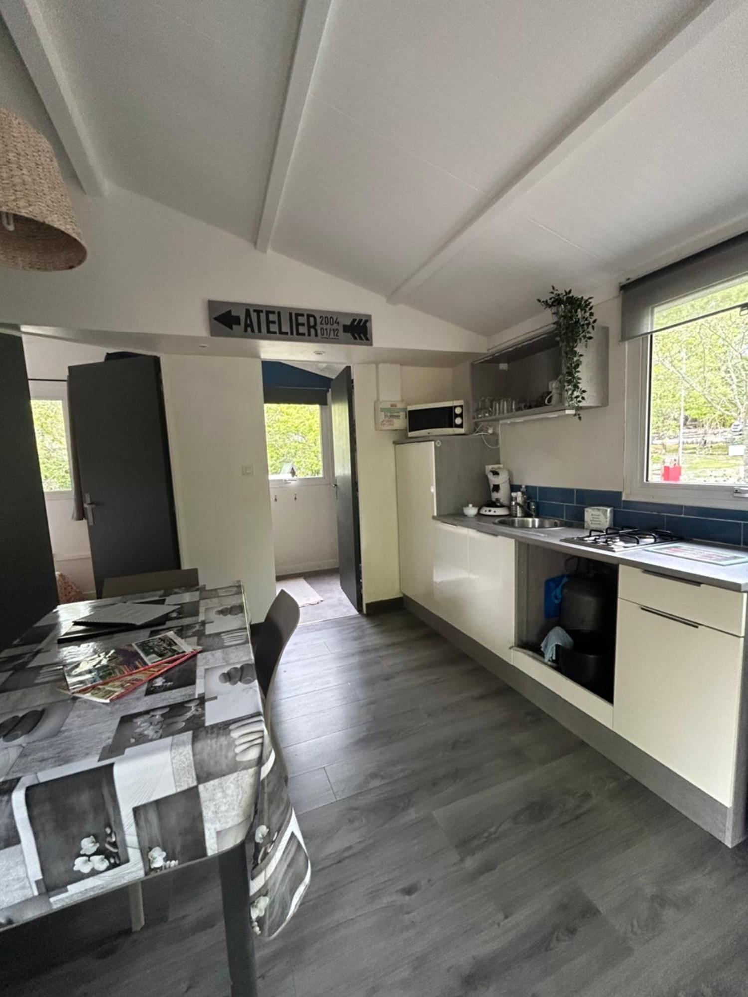 Les Chalets De Labeaume Exteriör bild
